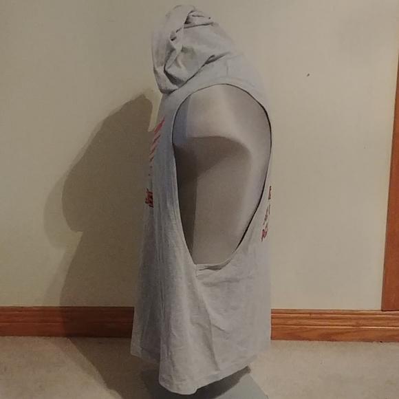 Men's Sleeveless Hoodie Comfy with Zip Pocket. - Picture 5 of 8